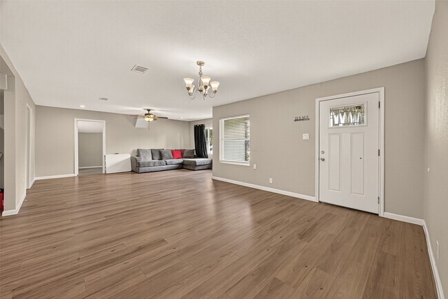 Building Photo - 5613 Dorothy Ann Dr