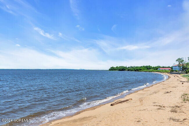 Building Photo - 30 Cedar St