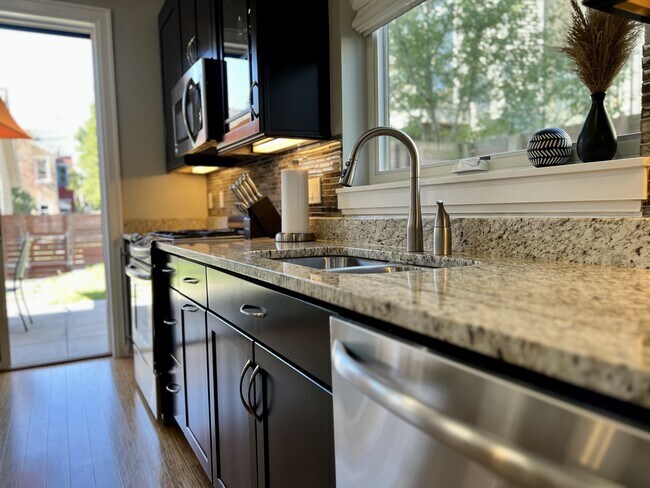 Building Photo - 130 Home St