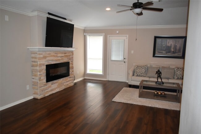 Building Photo - 10519 N Newpark Dr