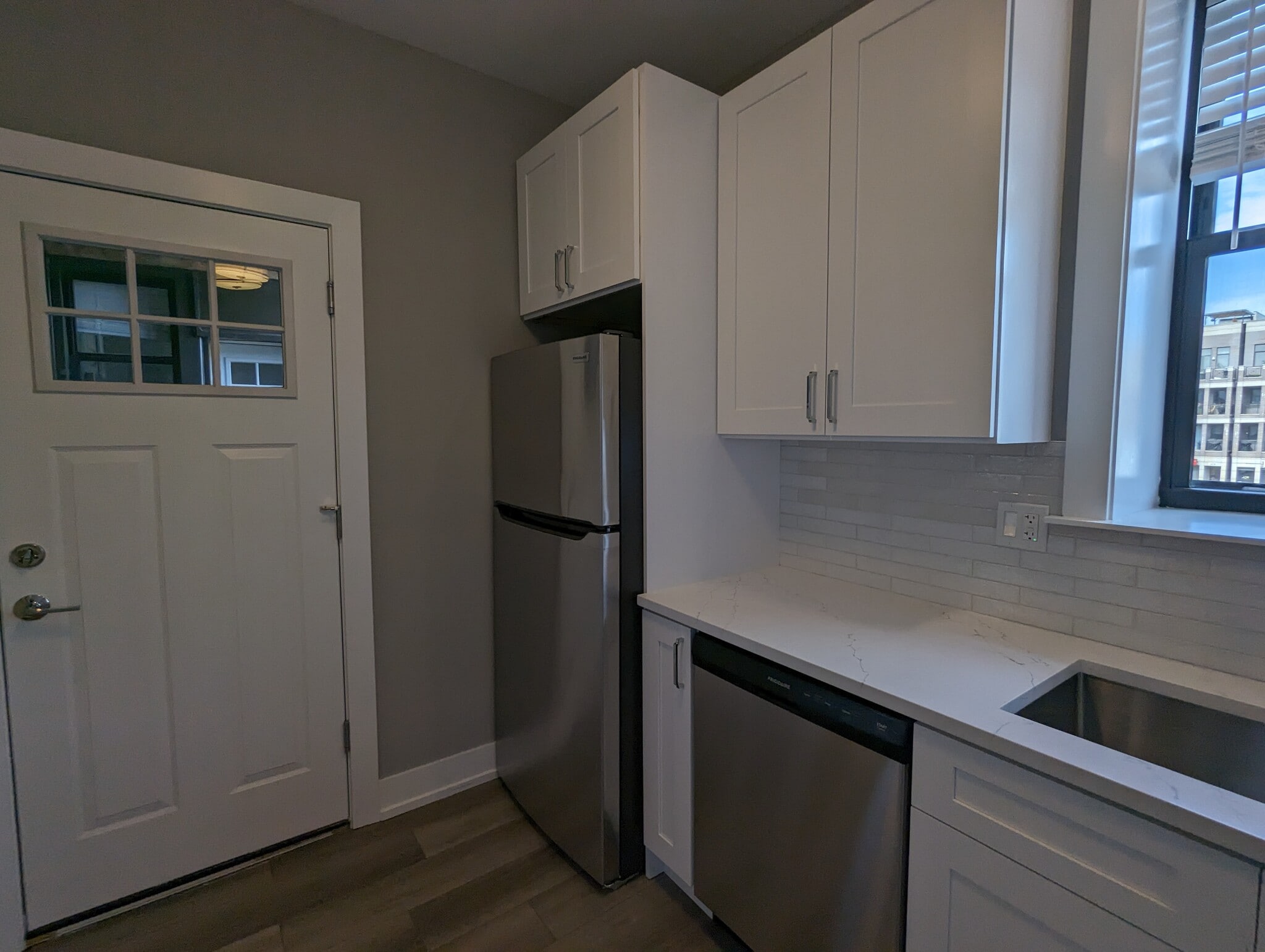 Building Photo - 3935 N Janssen Ave