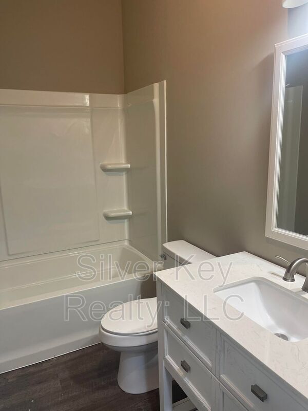 Building Photo - 203 Green St