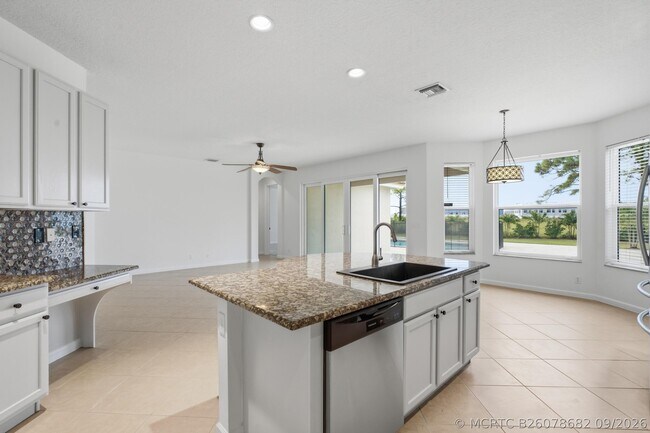 Building Photo - 5513 SW Windward Way