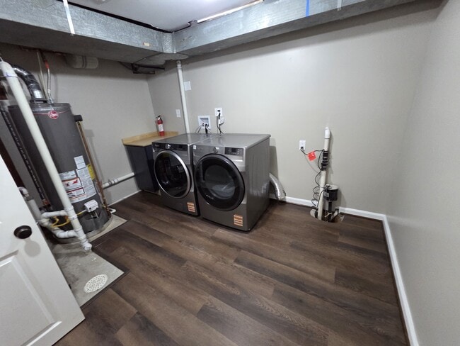 Building Photo - 611 Austin Ln