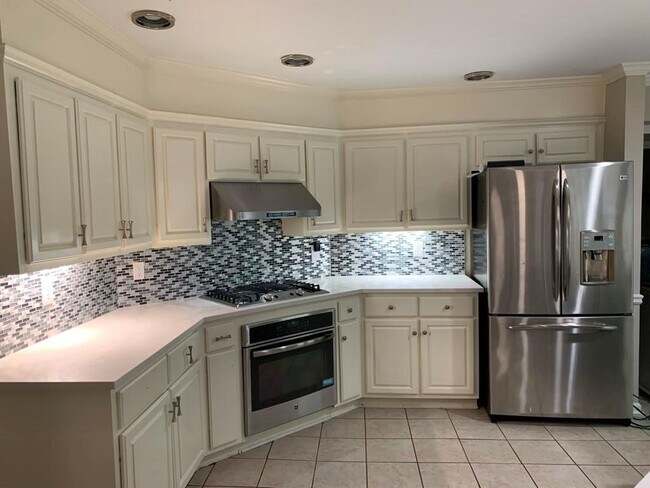 Building Photo - 3014 Eglantine Ct