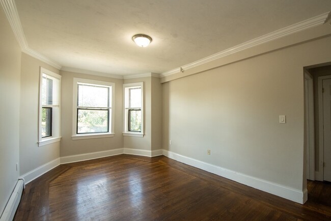 Primary Photo - 24 Seaver St