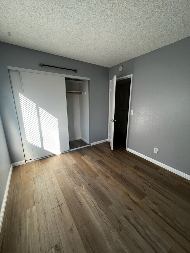 Building Photo - 301 Brookside Ln