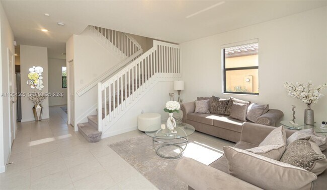 Building Photo - 139 NE 27th Terrace