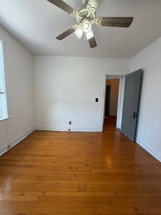 Building Photo - 3722 N Sheffield Ave