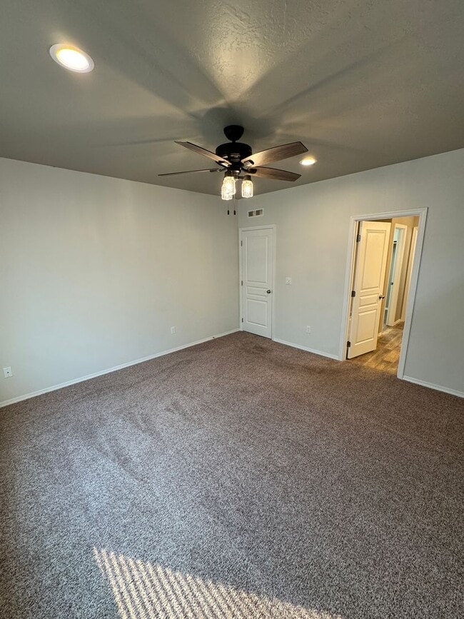 Building Photo - Charming 3-bedroom, 2-bathroom home locate...