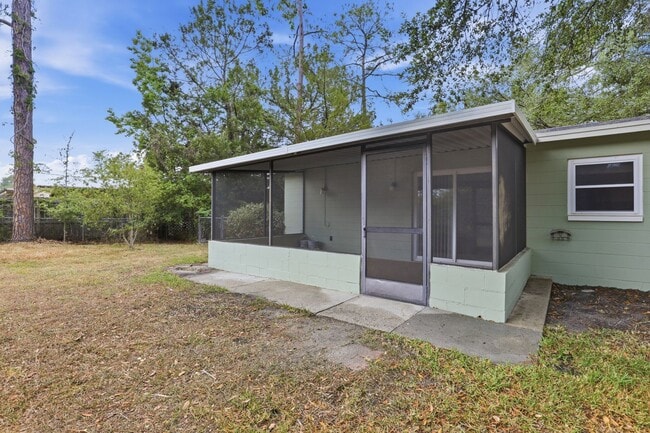 Building Photo - 3 bedroom 2 bath house in Northwood Pines