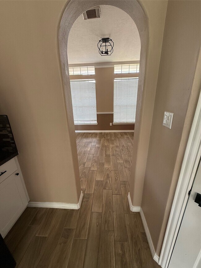Building Photo - 11902 Miramar Shores Dr