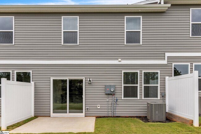 Building Photo - 1250 Westgate Vlg Dr