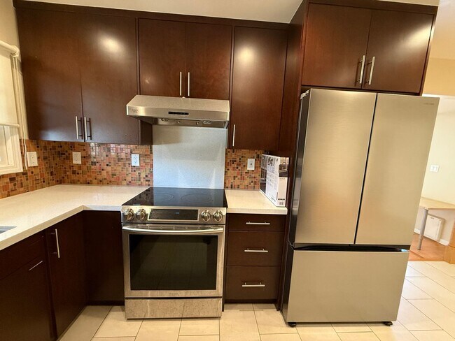 Building Photo - Updated single-level home located in the highly sought-after Killarney Farms neighborhood of Sant...