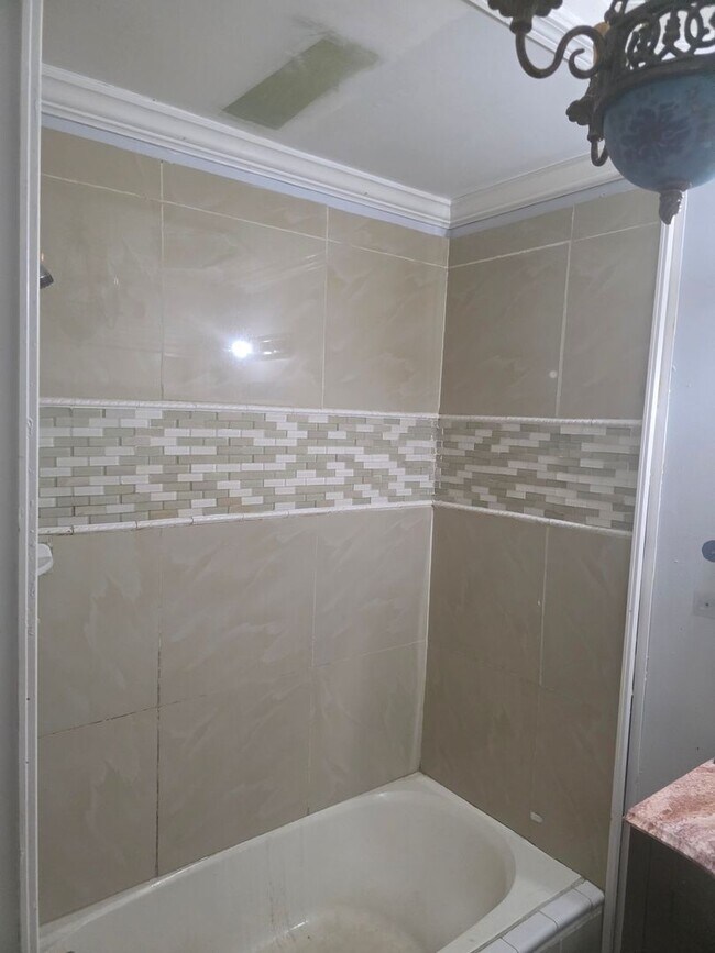 Building Photo - Charming 4BR House in Atlanta