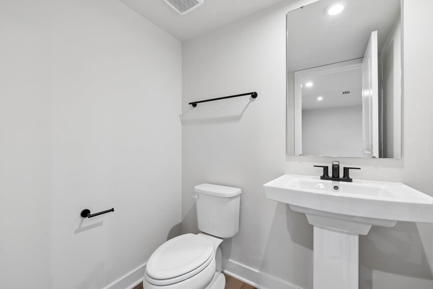 Building Photo - 473 Wild Poppy Dr