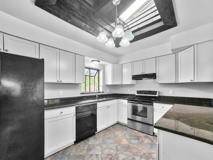 Building Photo - 10849 60th Ave N