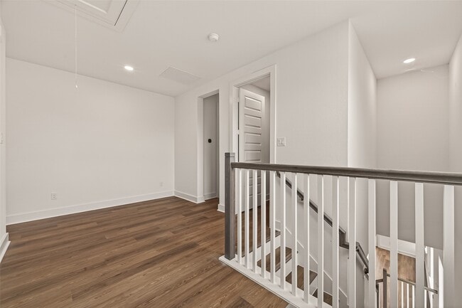 Building Photo - 1502 Hussion St