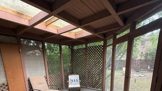 Building Photo - 707 W Iowa St