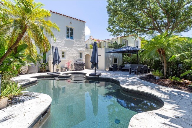 Building Photo - 604 Alcazar Ave