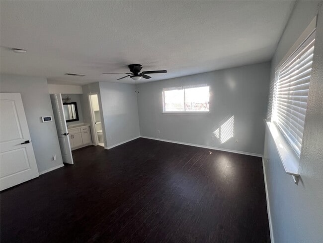 Building Photo - 818 Fairlawn Dr