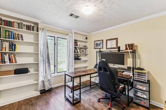 Building Photo - 19 Normandy Ct