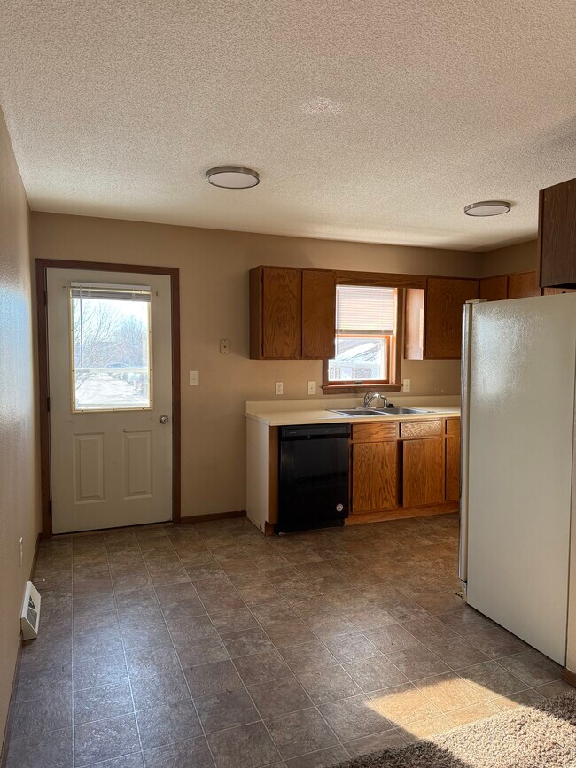 Building Photo - 1018 Castlewood Dr