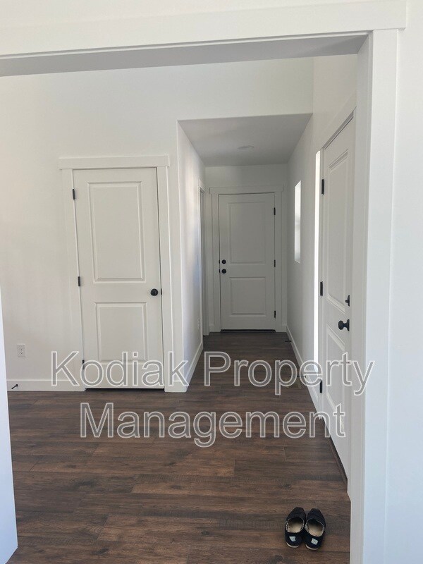 Building Photo - 1439 W Stable St