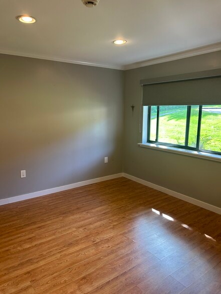 Building Photo - 500 Asbury Rdg