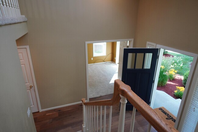 Building Photo - 1394 E Holly St