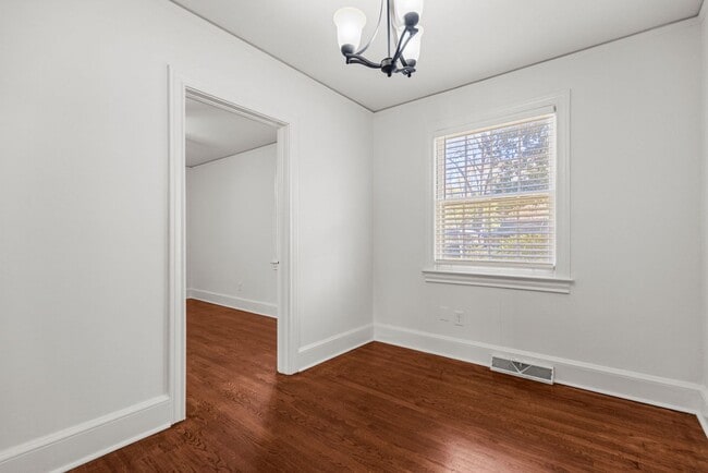 Building Photo - 202 Robinson St