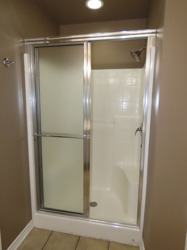 Building Photo - Stunning South Tyler 4-Bedroom, 2-Story Home W/ Downstairs Primary Room: Features Fresh Paint and...