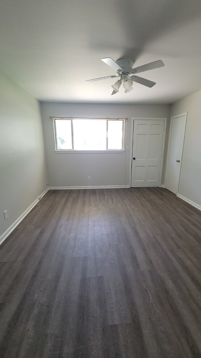 Building Photo - "Charming 3-Bedroom Home in Huntsville wit...