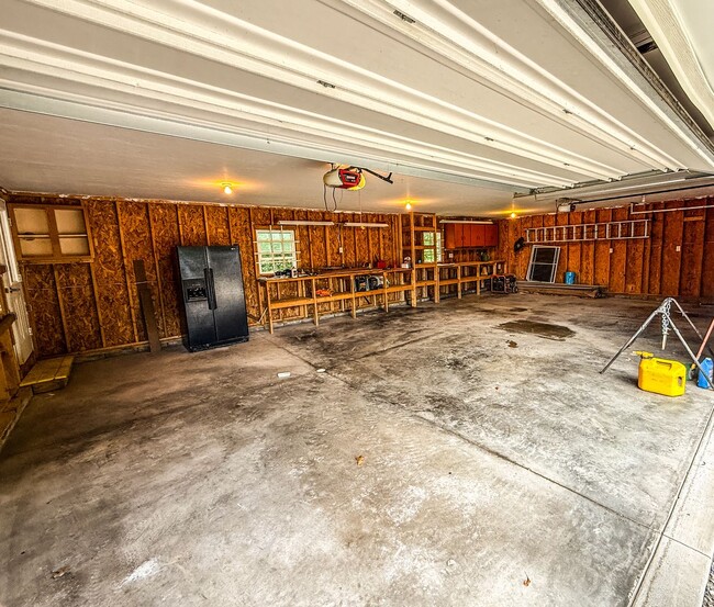 Building Photo - 4BD 2.5 BA Home with Acreage in Tippecanoe