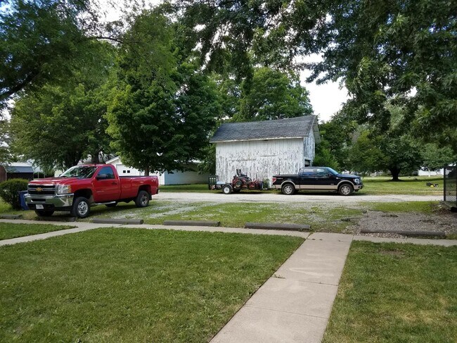 parking area - 306 E Henry St