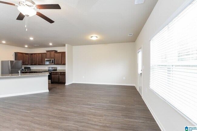 Building Photo - 250 Smith Glen Dr