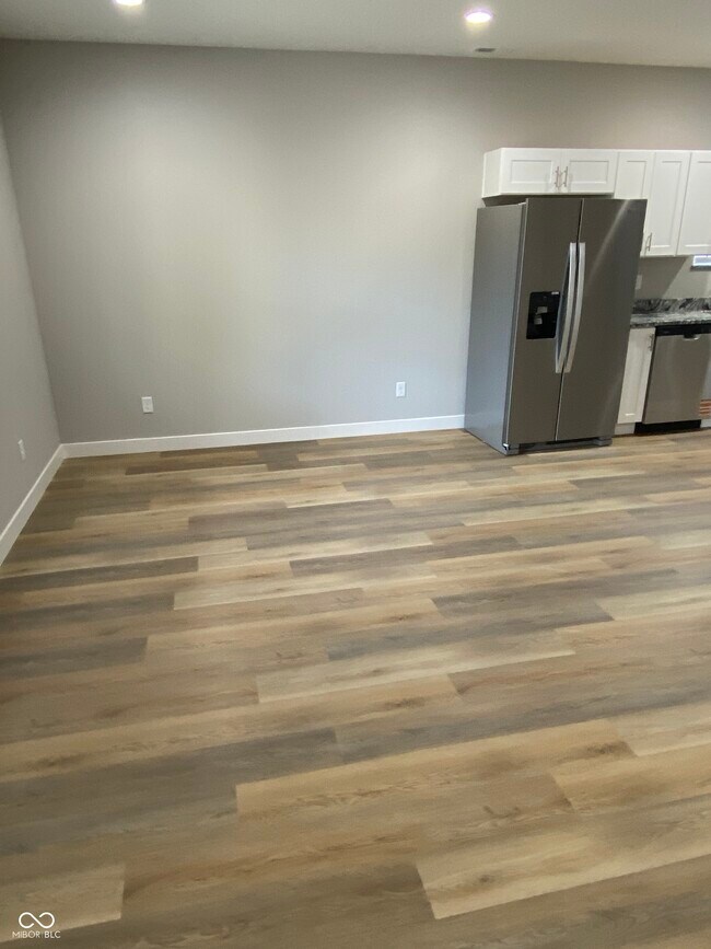 Building Photo - 931 N Beville Ave