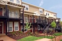 Building Photo - 1615 Elmwood Ct