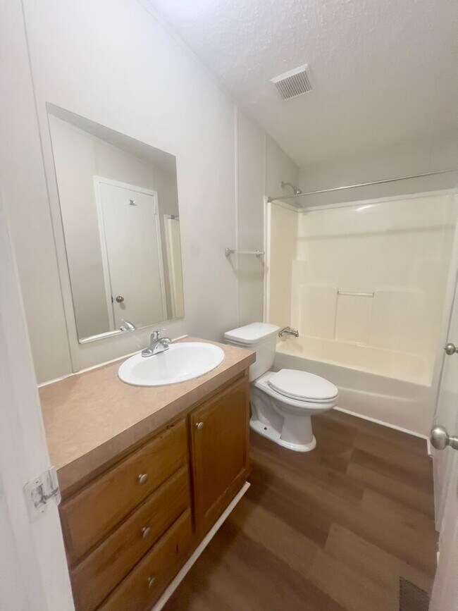 Building Photo - Four bedroom, 2 bath Modular home in Siler...