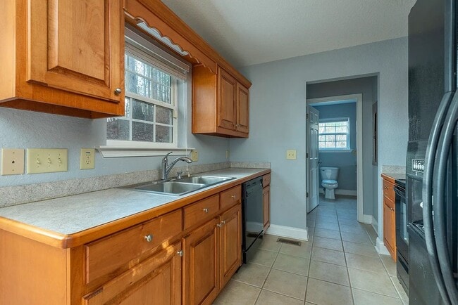 Building Photo - 781 Parker Farm Rd