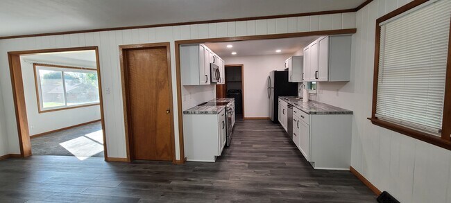 Building Photo - 113 S Broadview Cir Dr