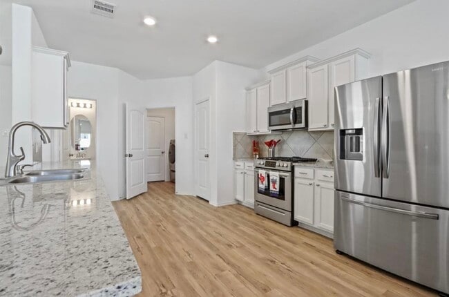 Building Photo - 18426 White Stallion Ln