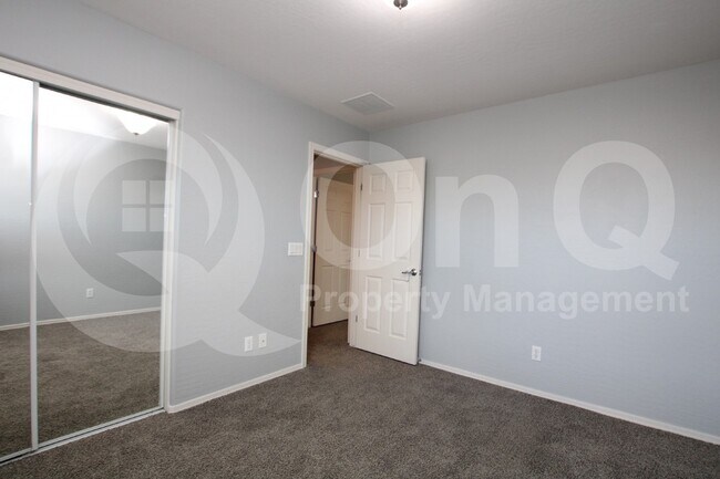 Building Photo - 359 E Brook St