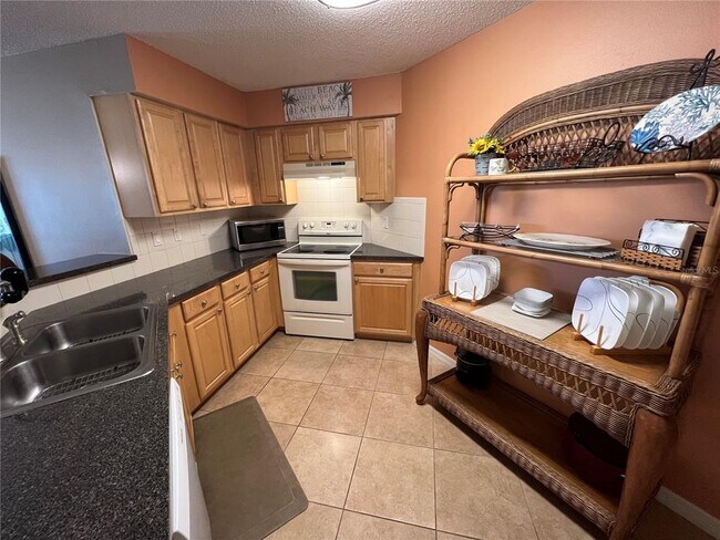 Building Photo - 6100 Bahia Del Mar Cir