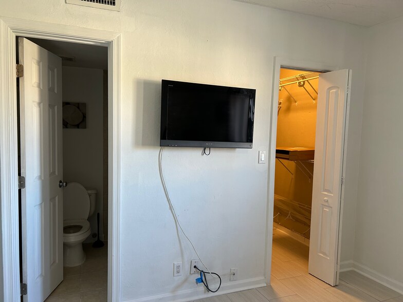 Master bedroom TV/Closet - 1001 SE 16th St