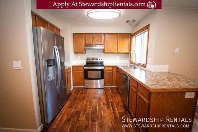 Building Photo - 5051 Forsythia St