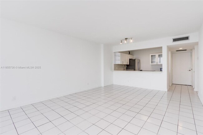 Building Photo - 100 Bayview Dr
