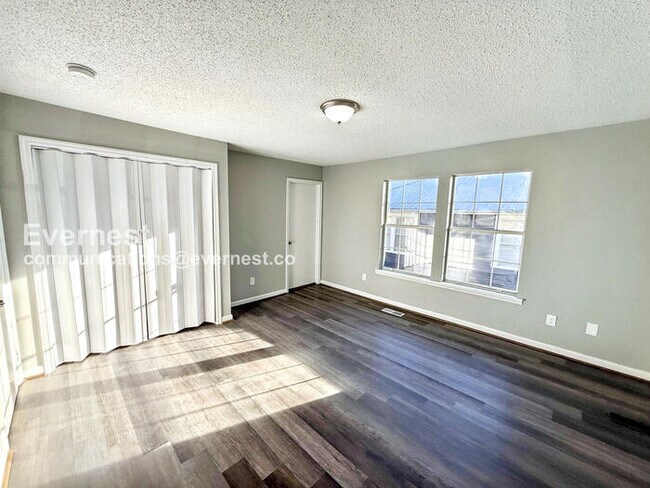 Building Photo - Limited Time Special Offer - Split your security deposit payment. 3 Bed/1 Bath Home with Fenced Y...