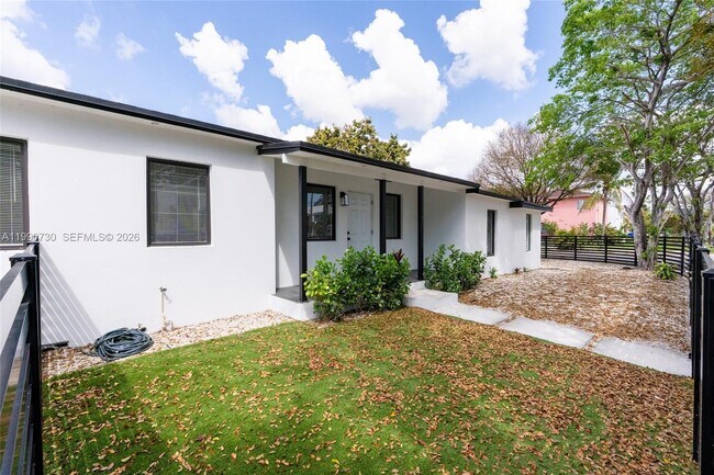 Building Photo - 2100 SW 6th St