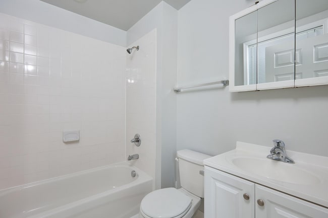 Building Photo - Easy and Convenient